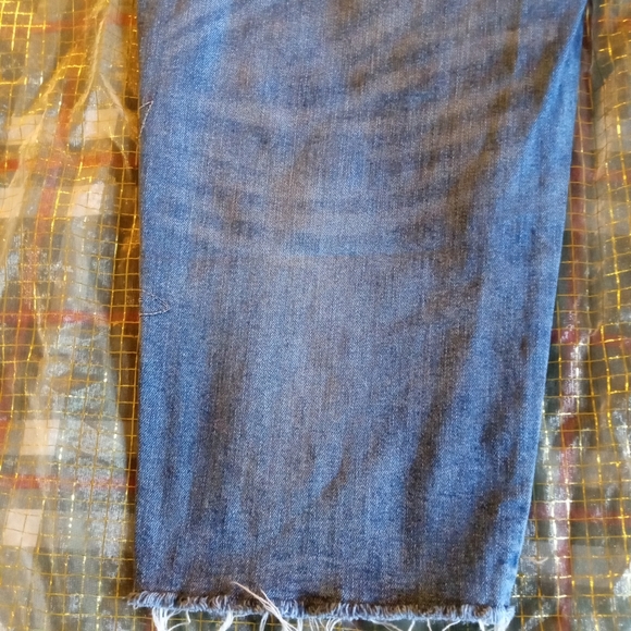Lucky Brand Cropped Jeans - Picture 7 of 15